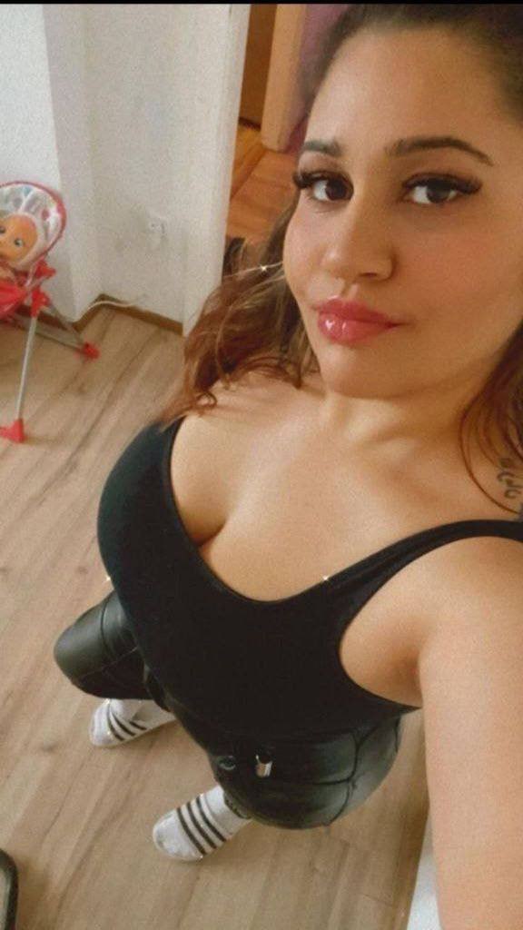 Esmer Fileli Tombul (Sakso Var Sikiş Var)